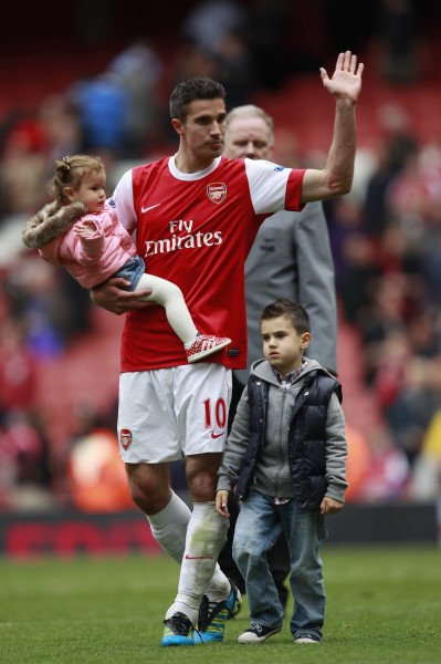 英超-曼联0-1不敌十人埃弗顿，盖耶染红霍尔一球制胜（英超：曼联0-1负于十人埃弗顿，盖耶染红，霍尔打入制胜球）