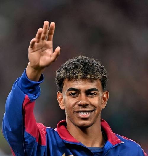 挪威后卫赖尔森独特豹纹发型引热议，疑致敬NBA名宿罗德曼（挪威后卫赖尔森豹纹新发型引热议，或致敬NBA传奇罗德曼）