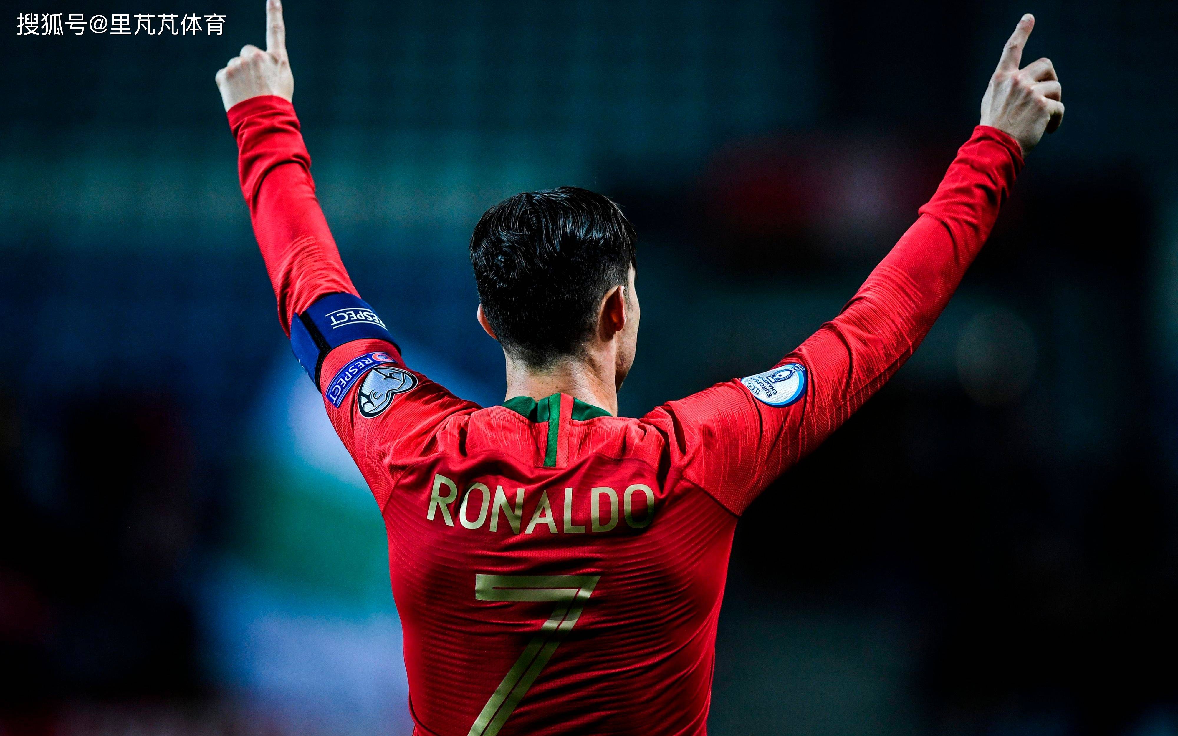 球员飞踹裁判！川超回应：加强管理，由公安机关进行调查处理（球员飞踹裁判，川超回应：强化管理并移交公安调查）