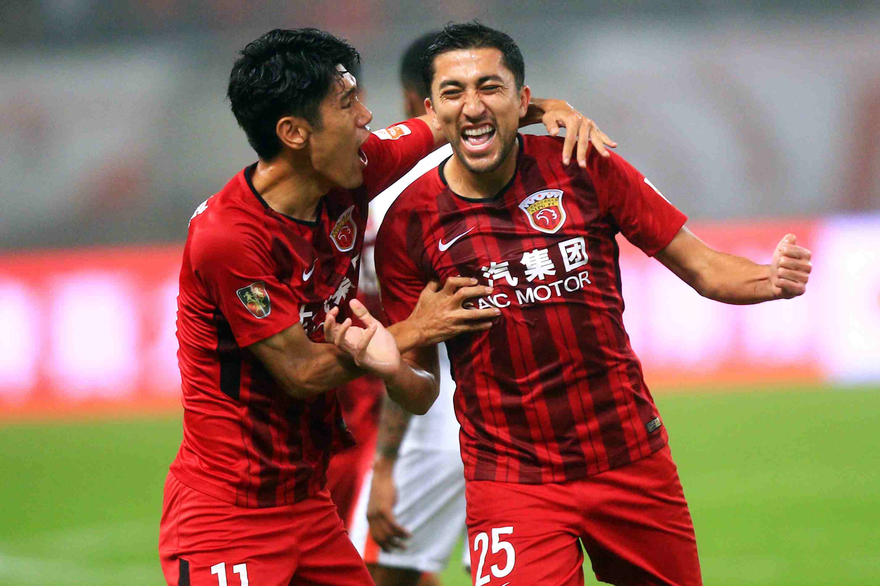 北京国安队获足协杯赛冠军，贺信来了！（北京国安捧起足协杯冠军，贺信送达！）