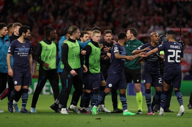 媒体人：山西男篮下午登上了前往杭州飞机，准备12日揭幕战