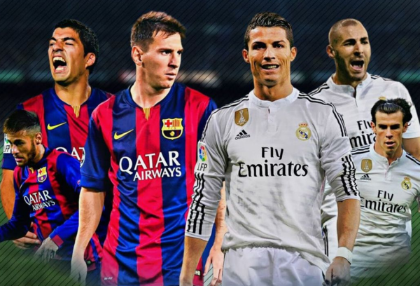 感谢恩师，出自崇明基地的海港球员将奖牌挂在徐根宝脖子上