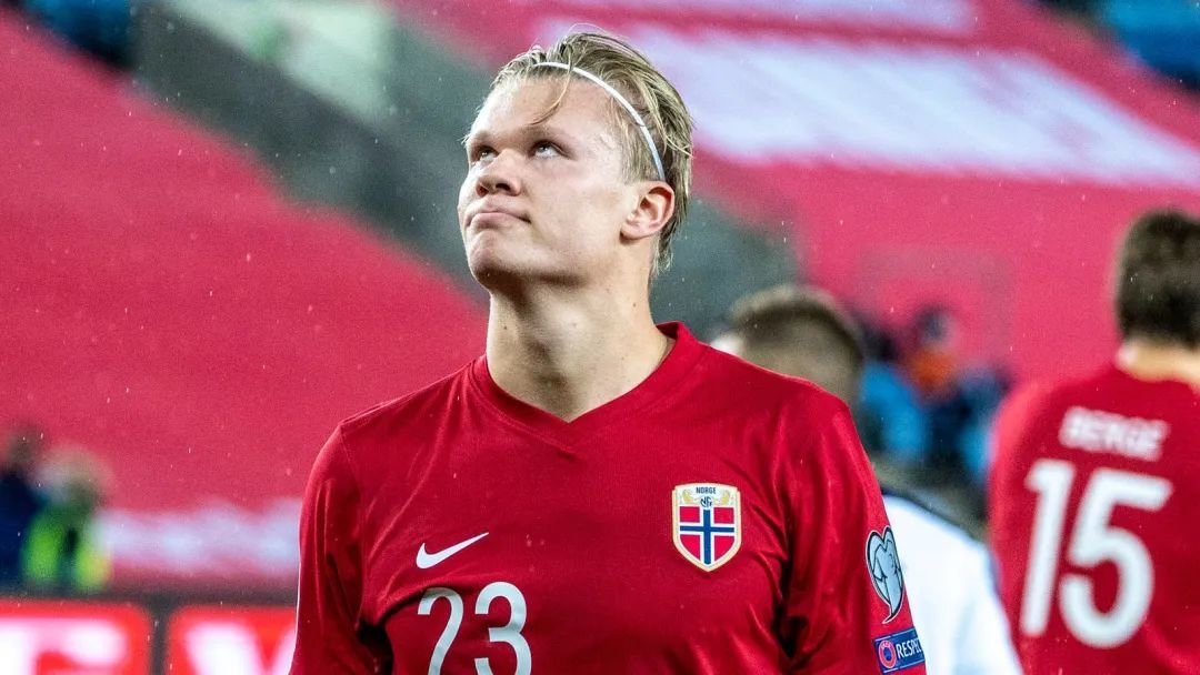 中场核心精准长传，多次制造射门机会