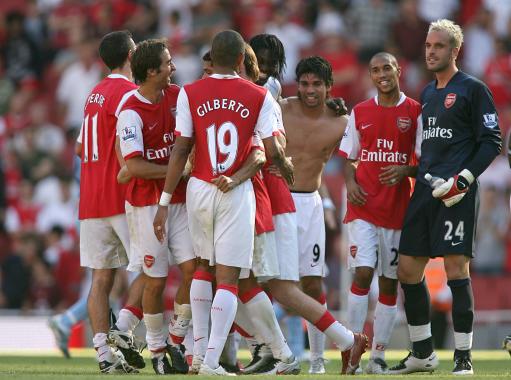 中超比赛亮点：上海海港2-1取胜山东泰山,（中超焦点战：上海海港2比1力克山东泰山）