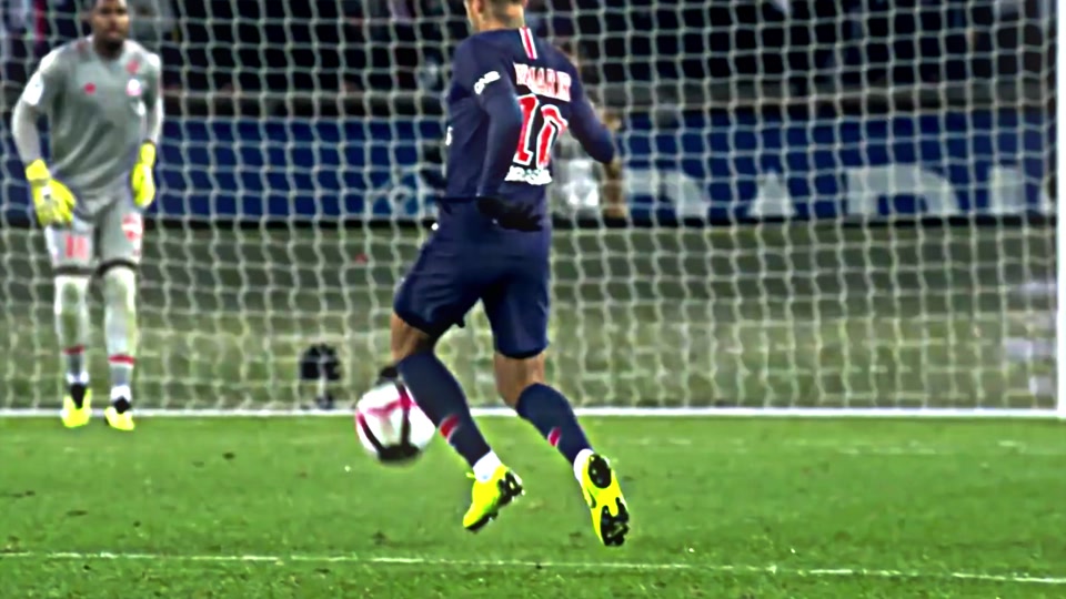 斯基拉：意甲四队竞逐那不勒斯中卫马里亚努奇，克雷莫纳领跑（斯基拉：那不勒斯中卫马里亚努奇获意甲四队争夺，克雷莫纳暂时领先）