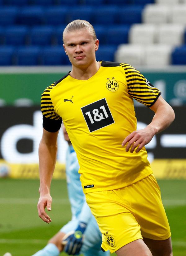 英超最新积分榜：曼联红军分列6、7，枪手榜首领先曼城2分（英超积分最新形势：阿森纳领跑较曼城多2分，曼联与利物浦分列第6、第7）