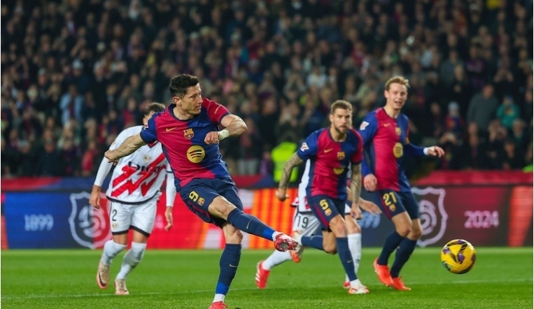 东体：申花像会学习却不会考试的优等生，背负过重的心理负担（东体：申花如学霸考场发挥失常，心理压力过重）