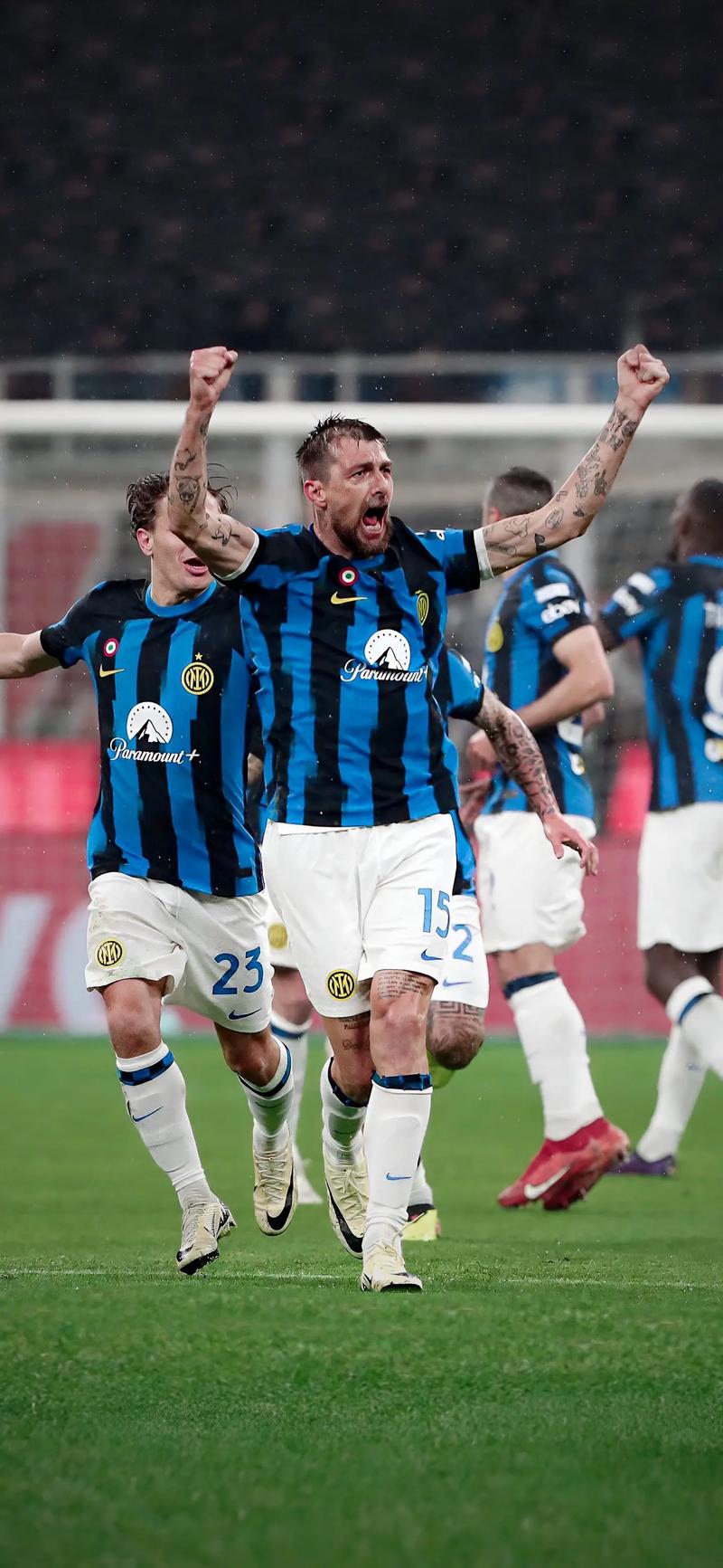 国足备战强度升级，全队深夜加练