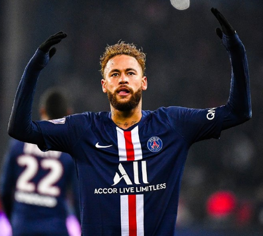 足球中超豪门再爆冷门，争冠格局突然大变（中超豪强再遭爆冷，争冠形势瞬间生变）