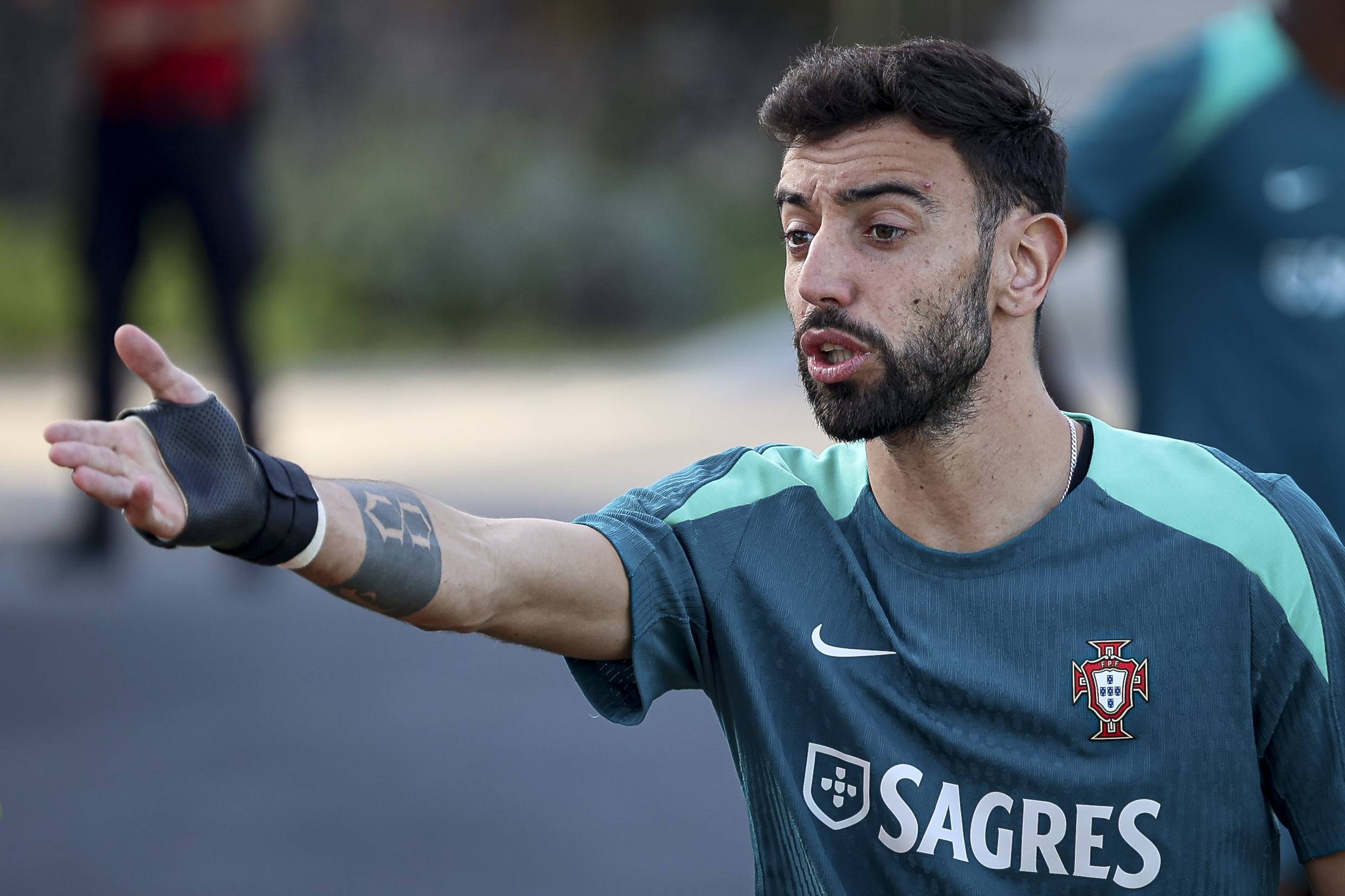 岁月如梭！还记得当年切尔西与曼联比赛，著名的球迷...（光阴荏苒：你还记得那场切尔西对曼联的经典之战和那位传奇球迷吗）