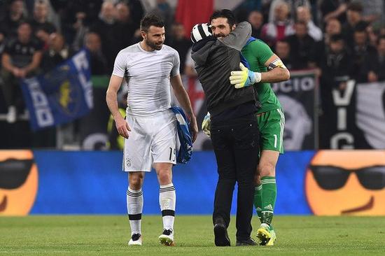 1-2！阿森纳遭读秒绝杀！曼城3-0大胜差2分，日本中场绝平利物浦