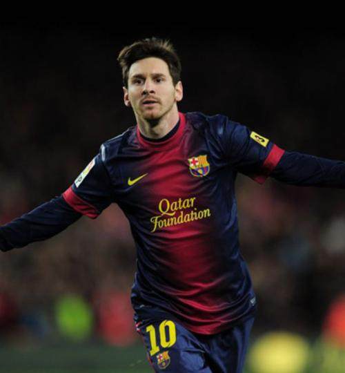 拜仁连续19场德甲主场进球2+，上一次没做到正是对阵勒沃库森（拜仁德甲主场已19连场至少2球，上次未达成的对手正是勒沃库森）