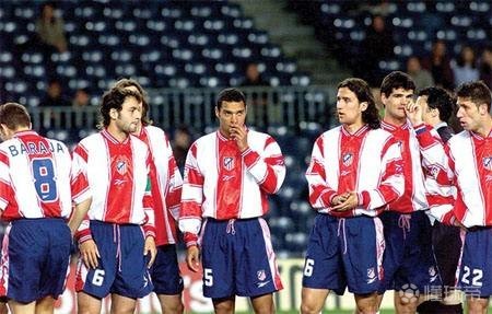 米兰冬窗急寻中锋：莱奥撑不起停区，谁能补上争冠最后一块拼图？