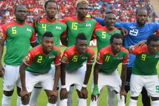 热闻｜B费一传两射造两大神迹！曼联客场4-1大胜狼队升至英超第六