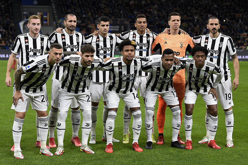 C罗未婚妻乔治娜点赞梅西妻子安东内拉夺冠帖