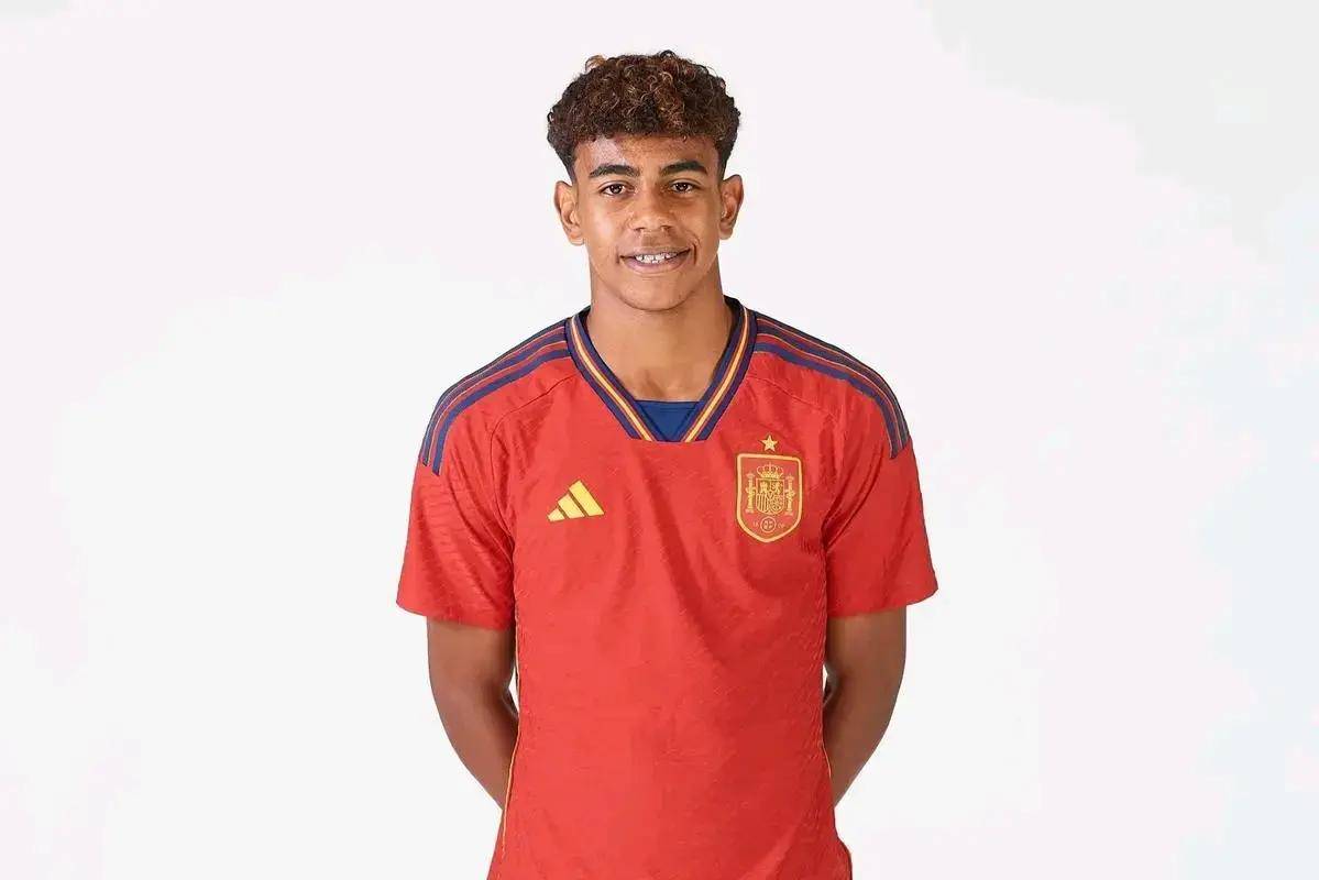 李国旭：马莱莱在申花做好前插就行，但在英博情况不一样