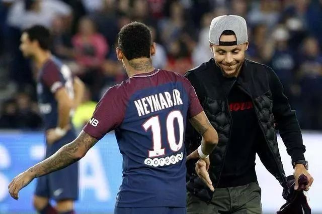 埃及足协力挺萨拉赫：你永远不会独行，你永远是最棒的（埃及足协声援萨拉赫：你永不孤单，你始终最优秀）